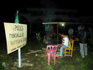Posko Penyaluran Bantuan Himpunan Mahasiswa Islam Aceh Tengah di Kampung Simpang Juli Kec. Silih Nara - Aceh Tengah (LintasGayo.co : Muna)