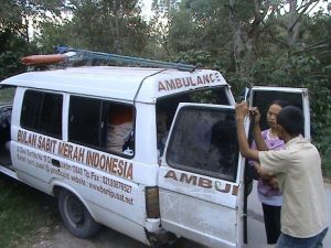 Salah satu ambulance sebagai sarana layanan pertolongan melalui 'Mobil Clinic' yang dilakukan oleh Tim Relawan Kemanusiaan Bulan Sabi Merah Indonesia (BSMI) kepada korban gempa di lokasi-lokasi bencana (foto Tim BSMI)