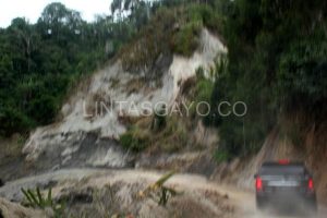 Lintasan Jalan Sp Juli-Blang Mancung Kecamatan Ketol, Aceh Tenga pascagempa.(LGco-aman ZaiZa)