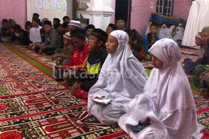 Para anak yatim di Mesjid Nurul Iman, Kp.Paya Dedep, Jagong Jeget (LGco-Mahbub Fauzie)