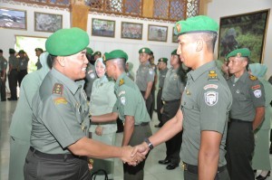 Prosesi kenaikan pangkat parjurit TNI Kodam IM. (whr)