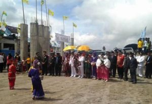 Tarian penyambutan Bupati Bener Meriah dan rombongan di lapangan Sengeda Bener Meriah. (LGco-Ihwan)