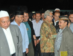 Doto Zaini bersama sejumlah politisi yang duduk di DPRK Aceh Tengah periode 2014-2019. (LGco_Khalis)