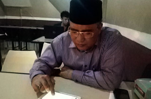 Bupati Aceh Tengah, Nasaruddin, memanfaatkan grup Facebook sebagai media rapat jarak jauh. (LGco_Muhammad Syukri)
