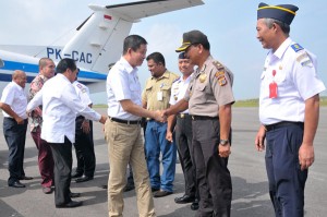 Menhub RI turun dari pesawat. (Foto : LGco_Eed)