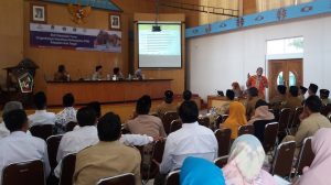Pesentasi kegiatan konsultasi publik Pengambangan Keprofesian Berkelanjutan (PKB) di Oprom Bupati Aceh Tengah