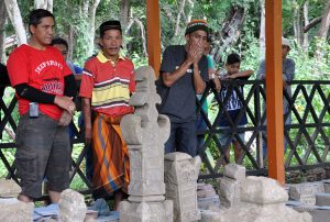 Dodi Rahmawan ziarah ke makam Kerajaan Linge Kabupaten Aceh Tengah. (LGco_Khalis)