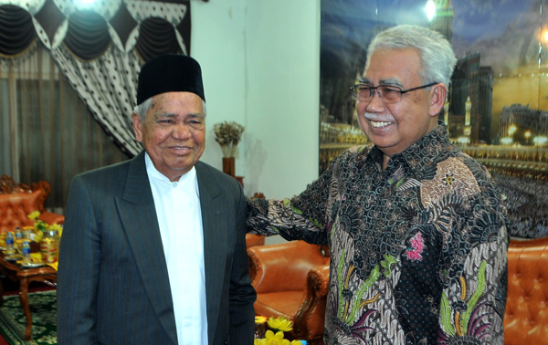 DR. Mahmud Ibrahim dan dr. Zaini badullah. (LGco_Khalis)