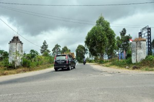 Simpang KKA Bale Atu Bener Meriah. Lurus ke Pante Raya, kiri ke Redelong dan ke kanan jalan ke Simpang KKA Aceh Utara. (LGco_Khalis)
