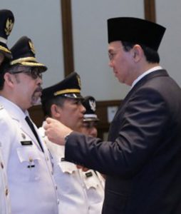 Irmansyah saat dilantik Ahok sebagai Wakil Walikota Jakarta Selatan
