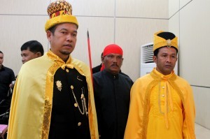 Teuku Raja Zulkarnaini Bin Teuku Raja Ansari (kiri). Foto Aman Renggali