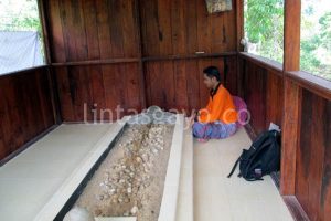 Penulis di Makam Tengku Bener Merie