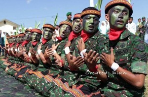 Ilustrasi : Tari Saman dimainkan oleh parjurit TNI. (Doc. LGco)