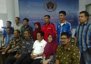 Peserta UKW bersama tim penguji. (LGco-Khaa A Zaghlul)