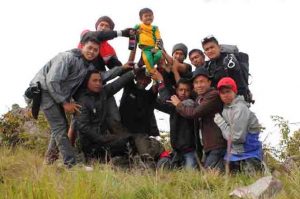 Eka Meidya Putra , ketika Mengikuti Pendakian Gunung Burni Telong, di Puncak Merapi Jaya, yang ke dua tahun 2012 lalu. (ist)
