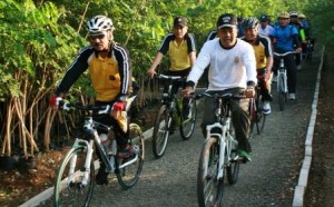 Kapolda Aceh bersepeda (Foto : rindamiskandarmuda)