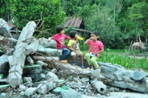 Anak Korban Gempa Gayo di Mendale Takengon. (Lgco-Zen Angkasa)