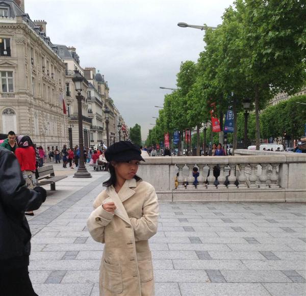 AKu di Champs Elysees