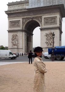 Aku di depan Arc de Triomphe