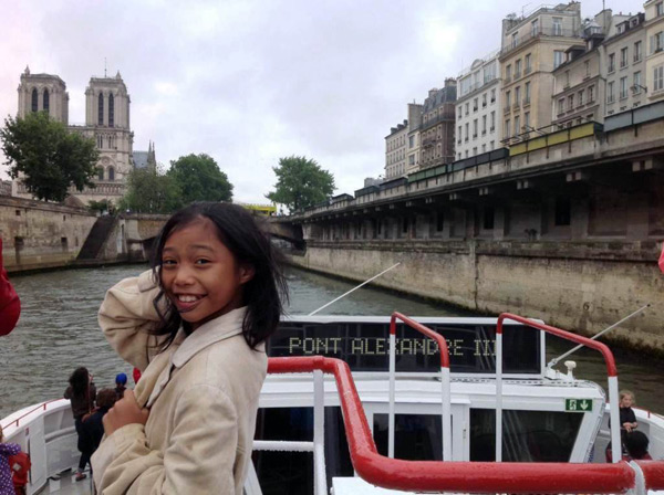 Aku di atas kapal Pont Alexandre III