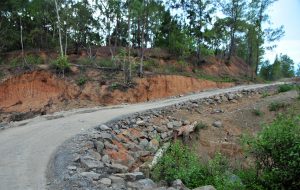 Badan jalan di lintas Serule jalan eks KKA. (LGco_Kha A Zaghlul)