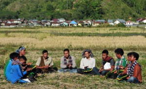 Kelop Didong Teruna bersama ceh Kabri Wali. (LGco_Kha A Zaghlul)