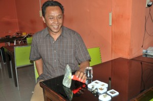 Kolektor Giok, Edi Tebe