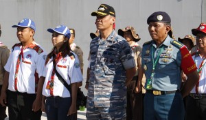 Mewakili peserta KPN untuk dikalungi di Kupang (Nusa Tenggara Timur)