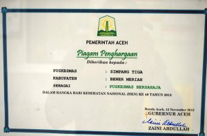 Piagam Puskesmas Bersahaja dari Gubernur Aceh. (Foto : Muzakir)
