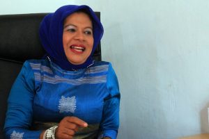 Kak Mas di ruang kerjanya. (LGco_Joe Samalanga)