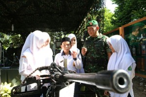 pangdam IM bersama siswi modal Bangsa