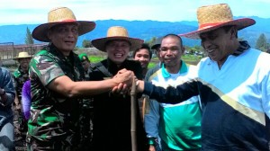 pangdam dan bupati Bener Meriaj