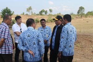 BUpati Bireuen tinjau lokasi pabrik pengolahan kelapa