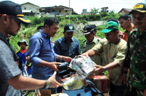 Kadissos Aceh, Al Hudri salurkan bantuan di Silihnara. (LGco_Khalis)