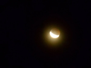 Fenomena Gerhana Bulan di wilayah Kutacane Aceh Tenggara, Sabtu malam 4 April 2015. (LGco : Zulfan)