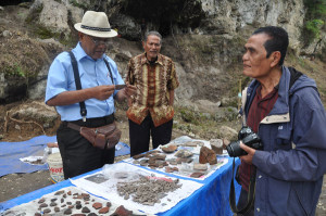 Dari kiri, Iwan Gayo, Odin Dela Rosa dan LK. Ara. (LGco_Khalis)