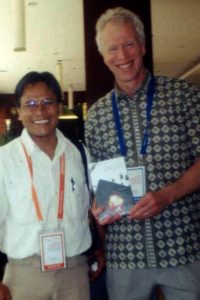Penulis novel Tungku dan Jhon Bowen