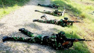 Latihan Menembak Raider 112