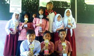 Pak Senang dan Murid-muridnya. (LGco : Feri)