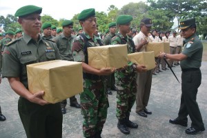 penyerahan bingkisan