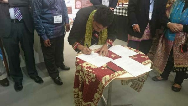 tanda tangan kontrak kopi