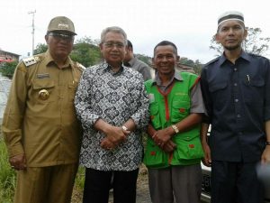 Abdurrahman Berbaju Hijau bersama Gubernur Aceh dan Bupati Aceh Tengah