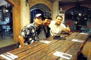 Penulis (tengah) bersama KIn Aulia (kiri) sama-sama berasal dari Isak bertemu di Jakarta