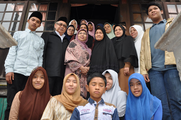 Keluarga Alm. Tgk.H.Ilyas Leube. (LGco_Khalis)