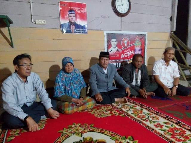 Dari kiri : Syamsul Bahri Isa, Hj. Salamah, Armada Saleh, Adi dan Masri. (foto : ist)