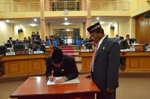 Penandatanganan Qanun Saat disahkan DPRK