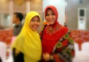 Radhiah Amna saat bersama Wali Kota Banda Aceh