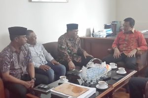Bupati Aceh Tengah, Nasaruddin dengan Menpora RI, Imam ‎Nahrawi. (Foto : Ist)
