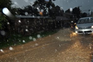 Saat hujan, di Takengon jalan jadi sungai.