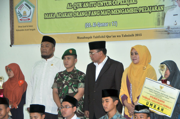 H. Hamdan, SH berbaju putih pakai peci. (LGco_Khalis)